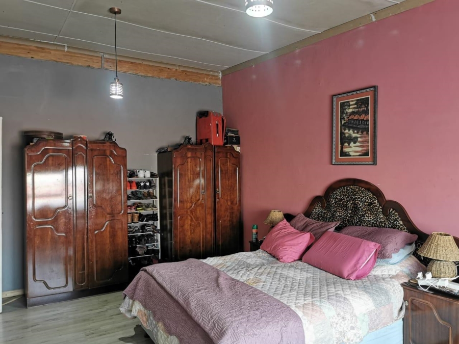 4 Bedroom Property for Sale in Hooikraal Western Cape